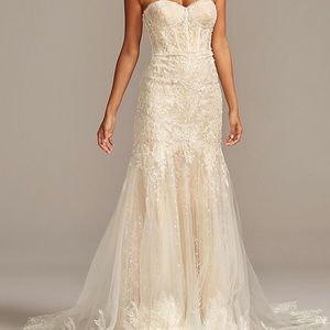 Strapless sweetheart neckline wedding dress